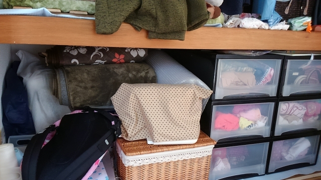 ごちゃごちゃの部屋2