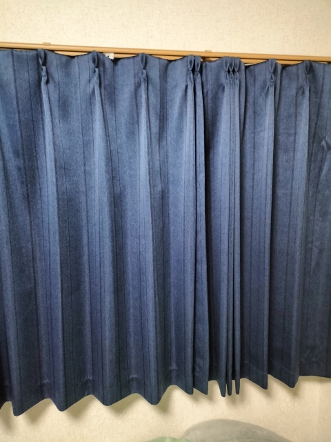 カーテンを閉めた部屋