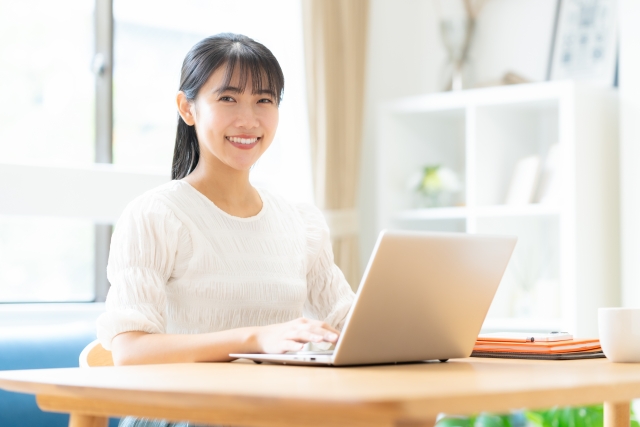 勉強をする学生