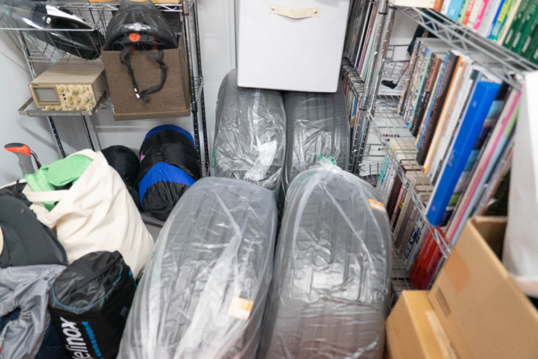 タイヤを収納している様子