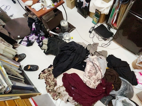 部屋が散らかっているイメージ