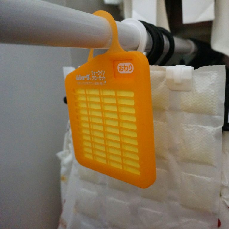 室内のムシューダ