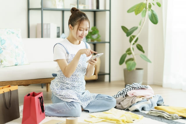 整理中に手が止まるイメージ